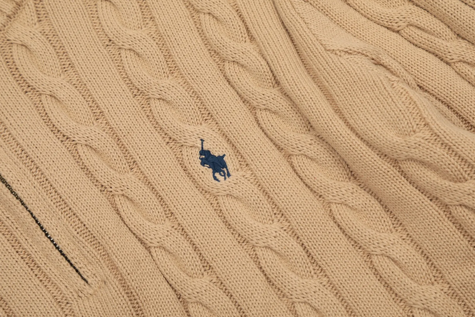 P250 Top quality" Style number: DS014# (not off the shelves all year round) [Ralph Lauren half-zip solid color pony embroidery logo twist knitted sweater] ✅Ralph Lauren half-zip classic basic versatile unisex couple pullover sweater ✅Main supplier platform live broadcast Wholesale entity Replenish when out of stock Not off the shelf ✅ZP quality 1:1 version Scan the code to enter the GF website Counter quality ✅Detailed quality The only one in Guangzhou Imported quality cotton yarn, focusing on high-end, cost-effective, good quality needless to say ✅The version is restored to the original order, the maximum size can be worn up to 200 pounds, loose, comfortable and stress-free ✅The upper body is simple and easy to match, ootd must-have style, good-looking clothes are never picky, a must-have wardrobe recommendation Size: S-XL Color: Navy blue milk white black pure white gray khaki light blue yellow pink olive green red blue label red gold label